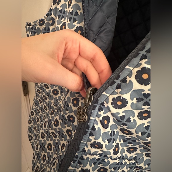 Reversible Puffer Insulation Vest Silver Pockets Zipper - Picture 10 of 11